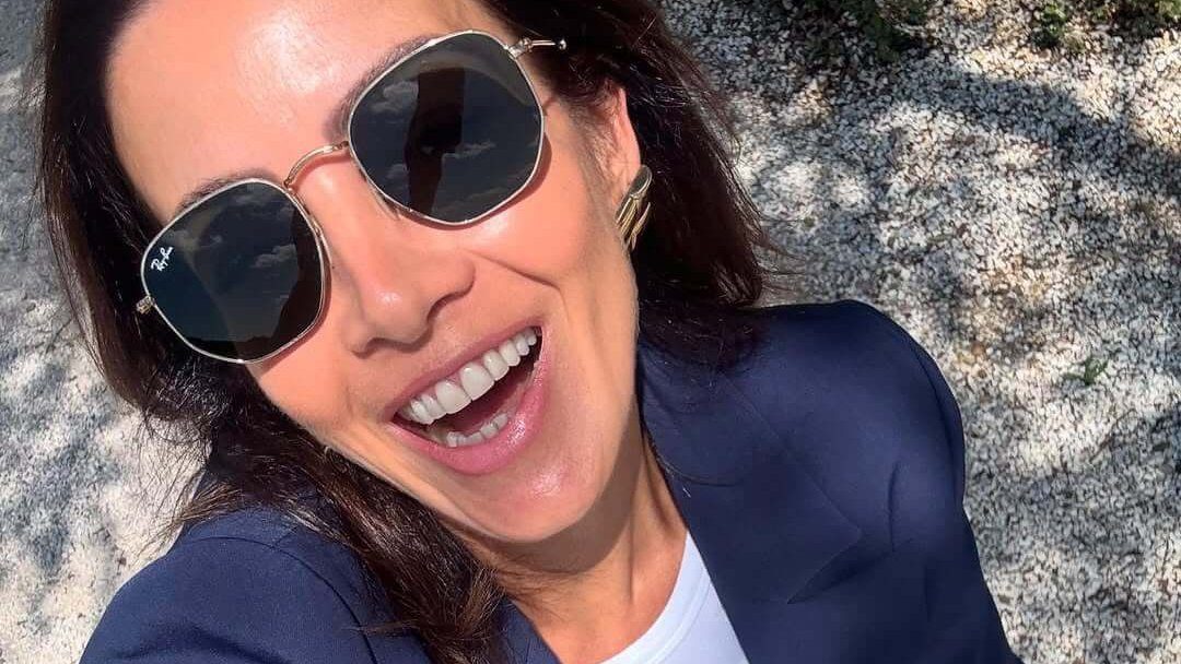 Virginia Troconis deslumbra con el calzado dorado que puedes llevar todo el día sin dolor