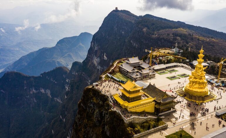 El monte Emei: un paisaje espectacular entre el cielo y la tierra en China | Viajes | El Viajero