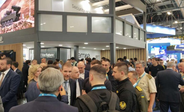 Escribano firma un acuerdo secreto con Ucrania en plena negociación para fusionarse con Indra