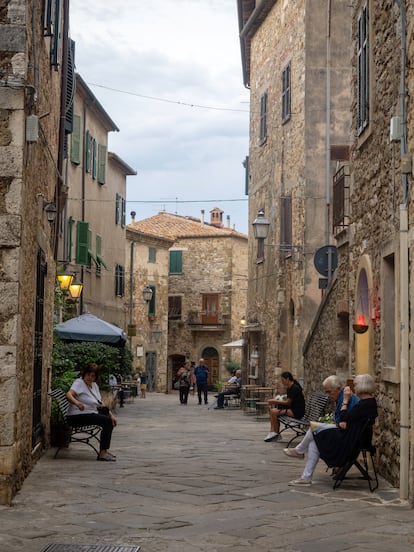 Una de las calles de la ciudad toscana de Montemerano.