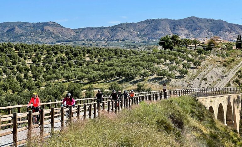 En bici por el valle del Almanzora: 142 kilómetros de la granadina Baúl a la murciana Almendricos | El blog de viajes de Paco Nadal | El Viajero