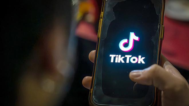 La jueza imputa a directivos de la empresa que modera los vídeos de Tiktok