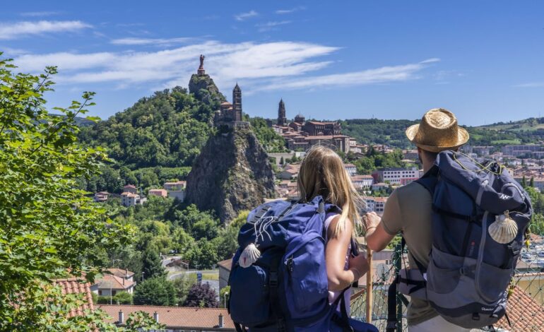 Más allá del Camino de Santiago: otros 19 peregrinajes, senderos y caminos europeos igual de interesantes | Lonely | El Viajero