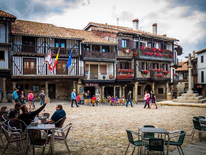 El Consejo Municipal y el Alcalde del Place de la Alberca (Salamanca).