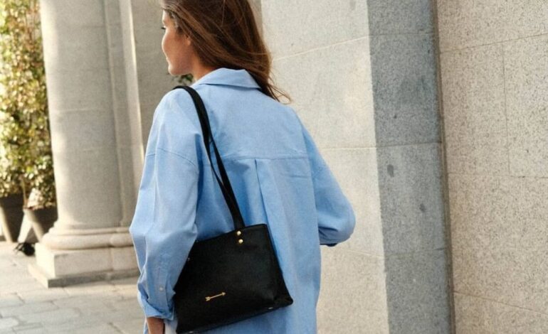 la firma de bolsos con una flecha que arrasa (y por la que hacen cola)