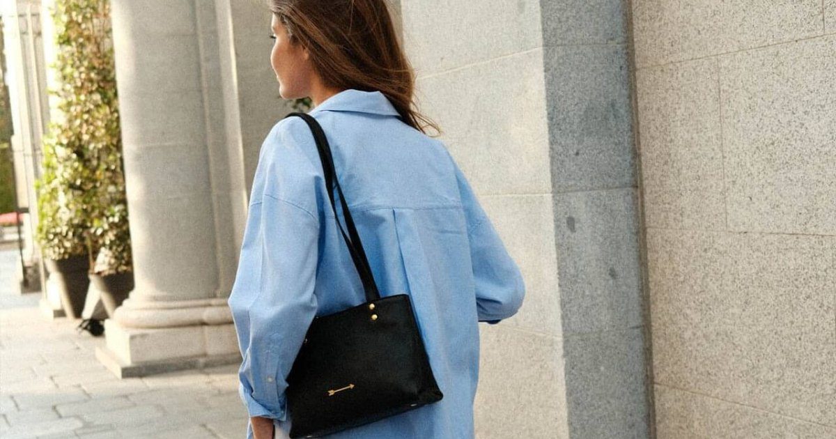 la firma de bolsos con una flecha que arrasa (y por la que hacen cola)