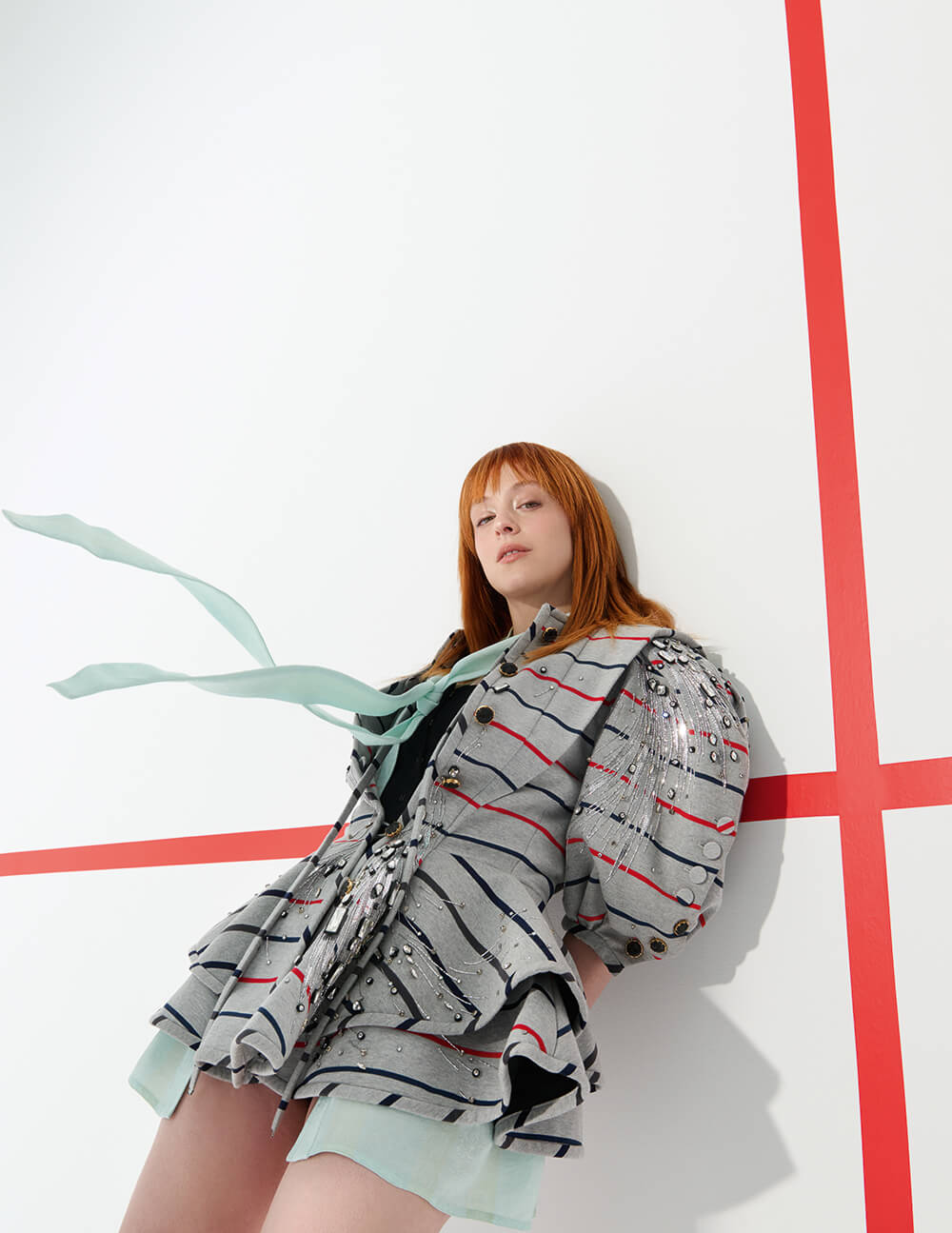 Chaqueta con mangas hervidas, blusa con bucle de seda y cuerpo de algodón. Todo, de Louis Vuitton.