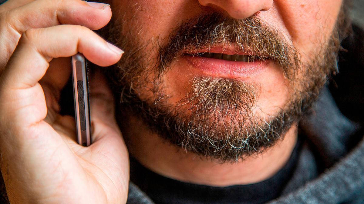 La empresa puede exigir a un empleado que le dé su número de teléfono y email si quiere teletrabajar