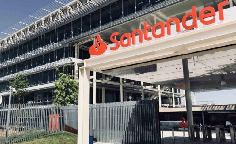 Santander ficha en Andbank y Beka a Iván Dolz de Espejo y Paula Toledano para reforzar su banca privada