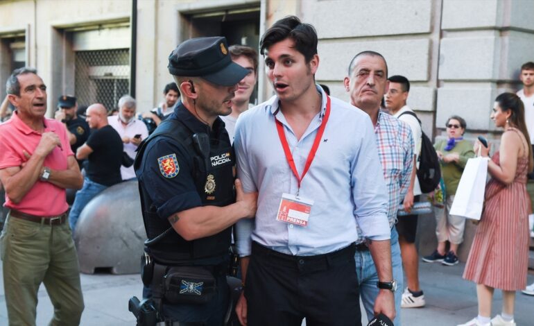 El PP y VOX protegen a sus camisas negras con micrófono; por Antonio Maestre
