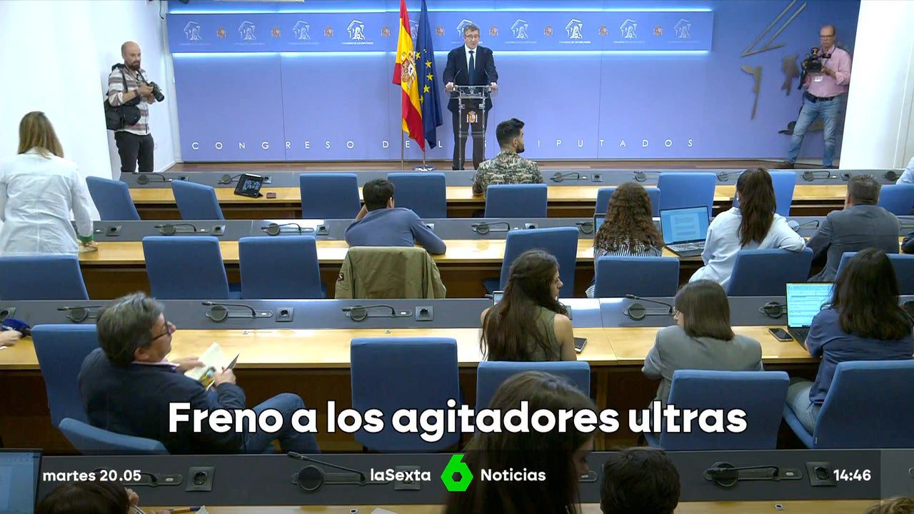Los ultras vuelven reventar el trabajo de los periodistas en el Congreso, que da el primer paso para poner freno a los agitadores