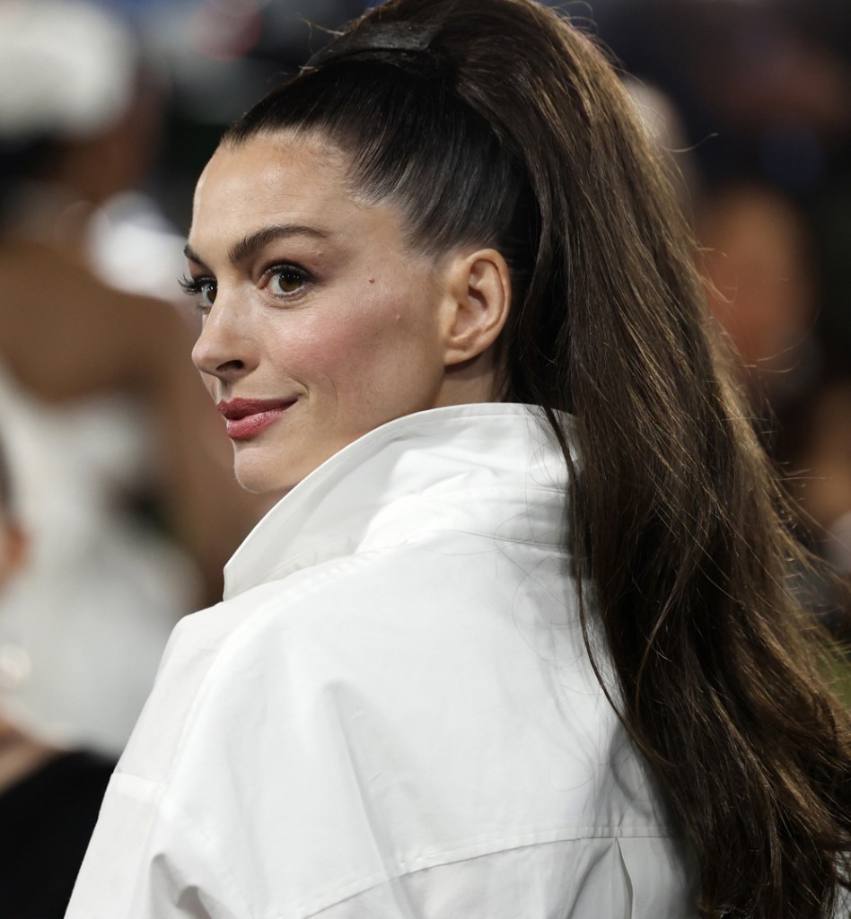 Anne Hathaway pone Gala 2025 -gres