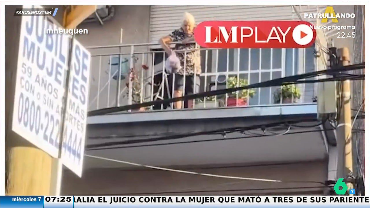 La extraordinaria puntería al lanzar una bolsa de basura vuelve viral a una abuela en TikTok