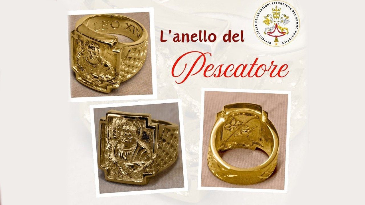 Primeras imágenes del Anillo del Pescador del papa León XIV