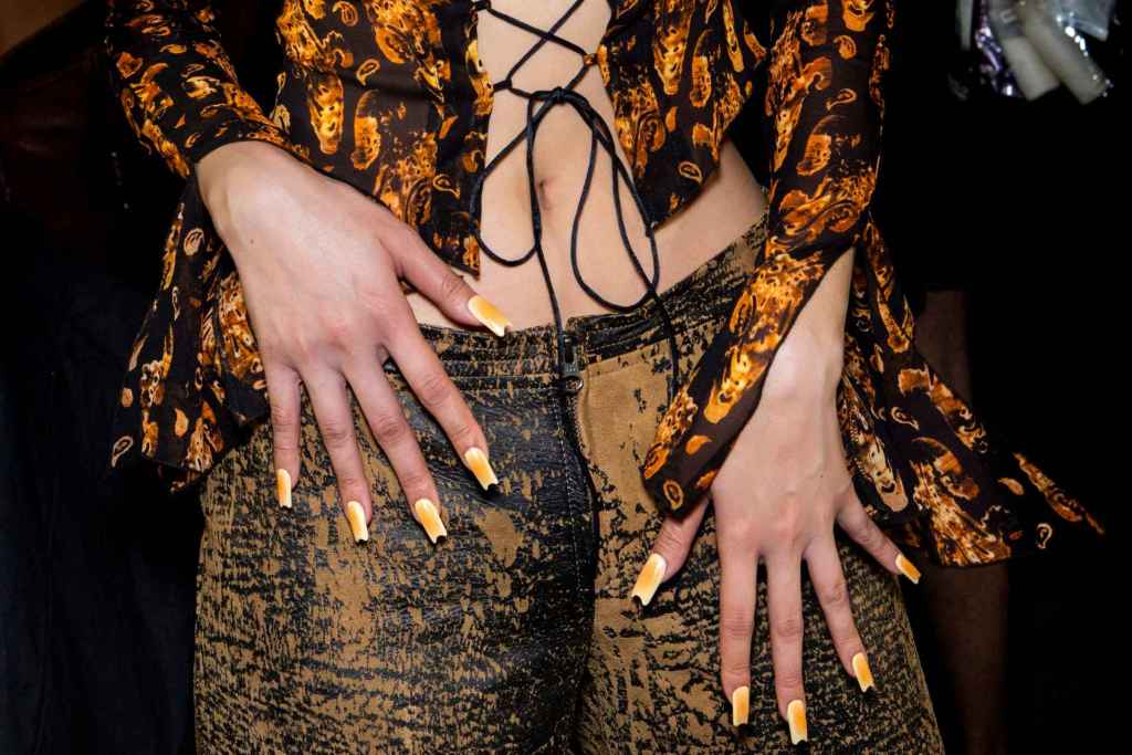 OPT Yellow tendrá uñas es una decisión más halagadora 