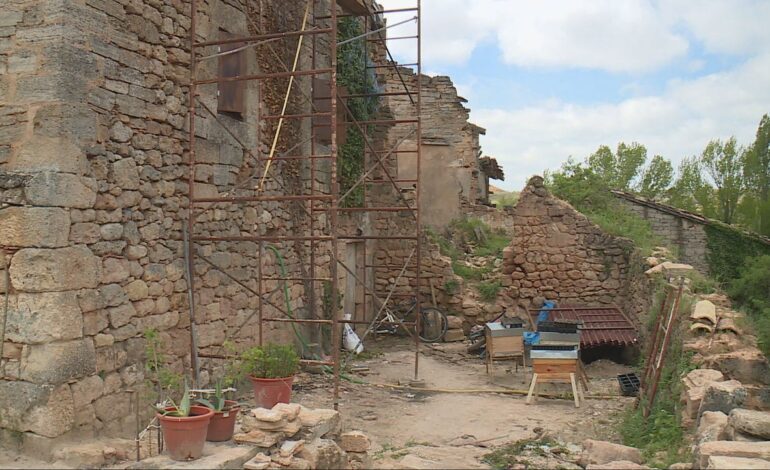 una pareja compra un pueblo deshabitado de Burgos para devolverlo a la vida