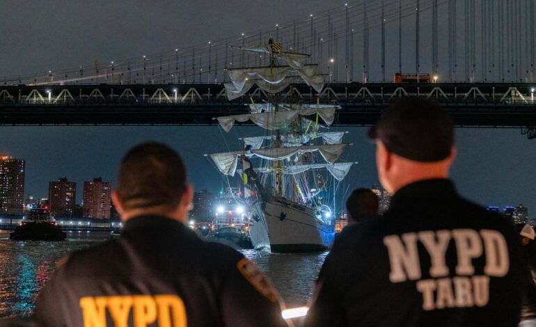 Al menos dos muertos y 20 heridos tras chocar un buque escuela de la Armada de México con el puente de Brooklyn en Nueva York
