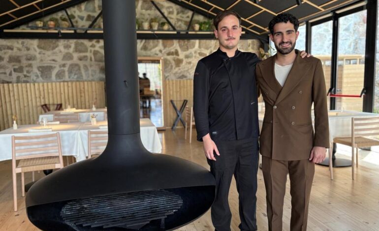 Diego Sanz y Adri Abella (ex de Noma y Disfrutar), en la casa de Adolfo Suárez