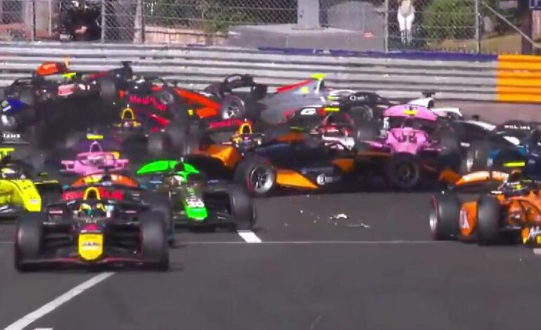 Caos en la salida de la F2: ¡Casi media parrilla accidentada!