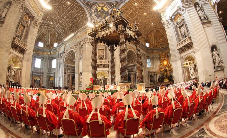 el Vaticano apagará la red móvil y requisará los teléfonos a los cardenales
