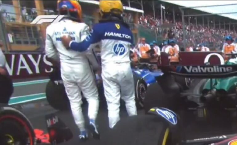 La imagen definitiva de Carlos Sainz con Lewis Hamilton tras su toque en Miami