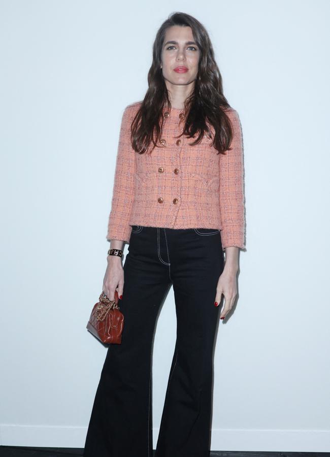 Carlota Casiraghi con uñas rojas simples. Foto: Cotters.