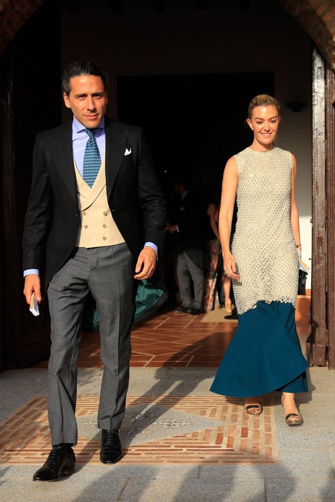 Marta Ortega con el vestido invitado de encaje y más bajo - Gtres