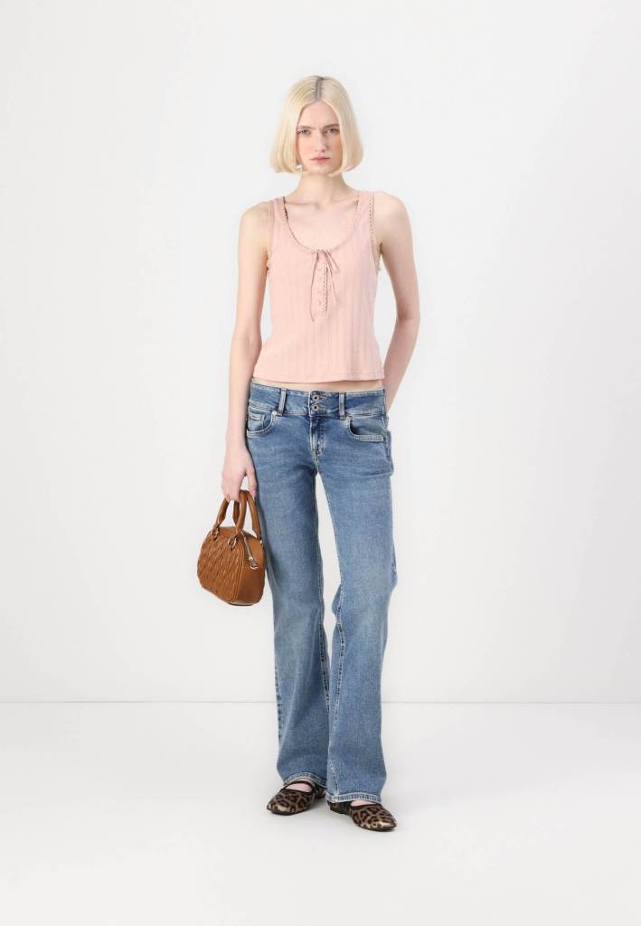 50 años después, esta legendaria compañía se retira con estos jeans que ya agotan sus últimas unidades