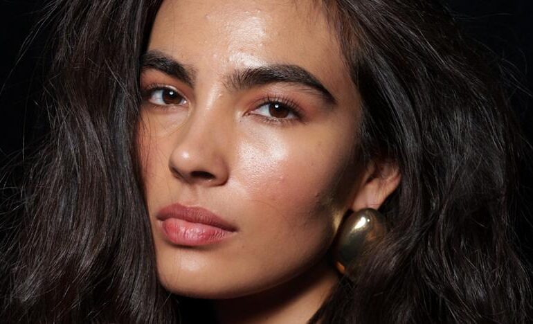 Todas hablan del blush blinding, la tendencia en colorete más viral