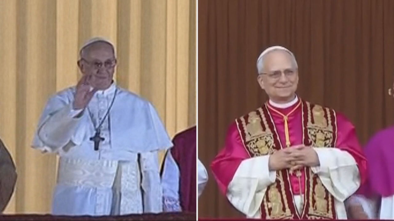 mientras Francisco no esperaba ser papa e improvisó su discurso, León XIV llevaba su cuaderno