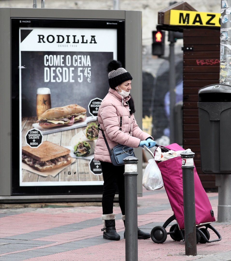Cartel de rodilla en la calle. Foto; Archivo. Eduardo Parra / Europa Press