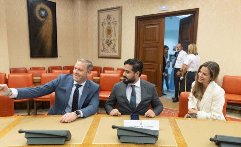 Los dos eurodiputados de Se Acabó la Fiesta formalizan su ruptura con Alvise denunciando «matonismo y chantaje»