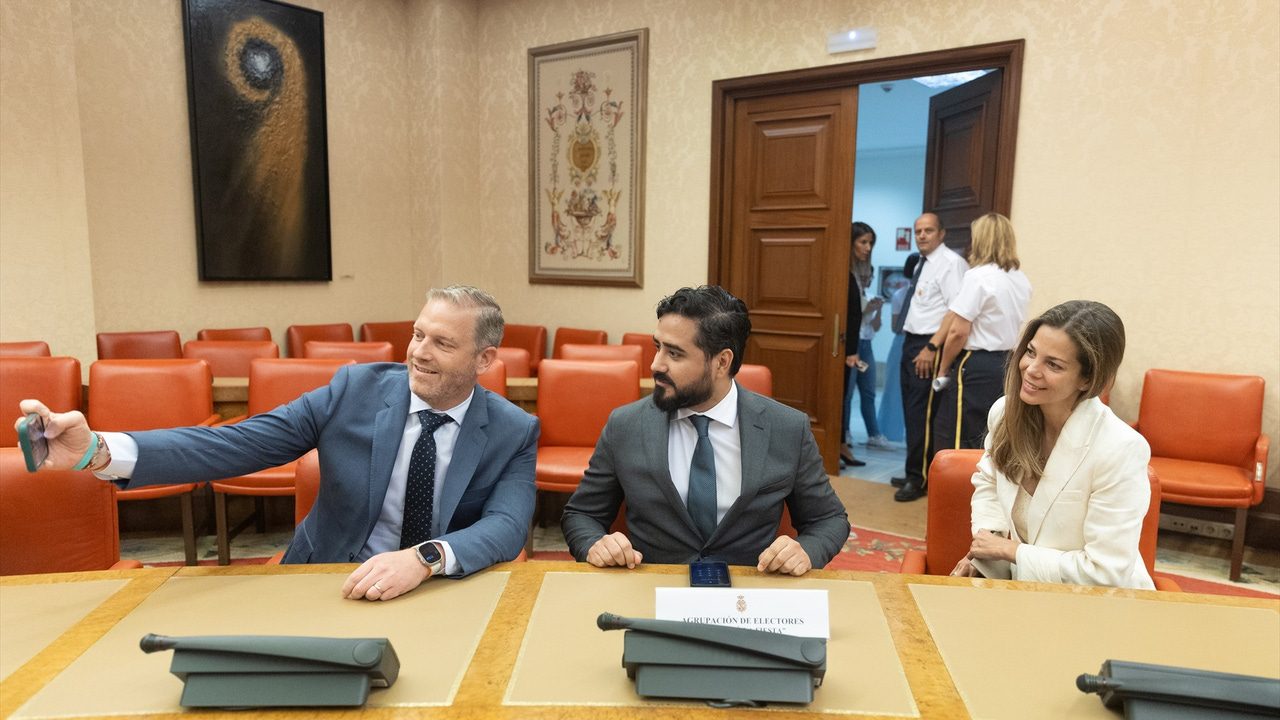 Los dos eurodiputados de Se Acabó la Fiesta formalizan su ruptura con Alvise denunciando «matonismo y chantaje»