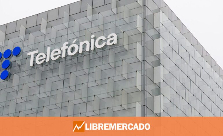Telefónica pierde 1.731 millones hasta marzo por Argentina y Perú, pero confirma previsiones y dividendo