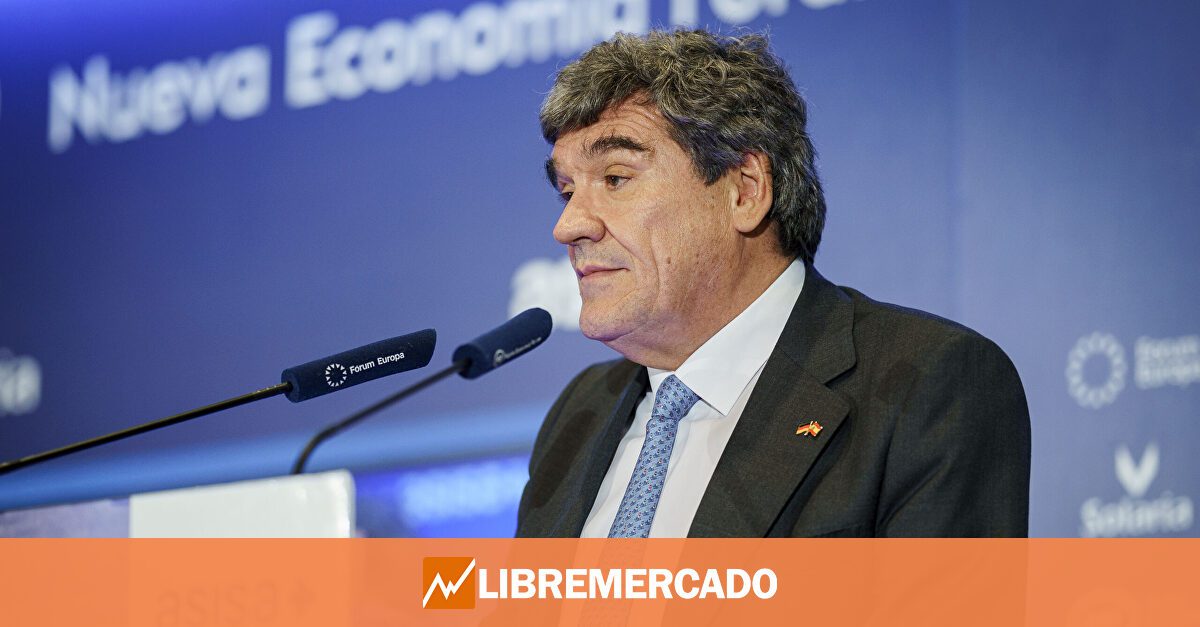 Escrivá hace desaparecer el problema de las pensiones del Informe Anual del Banco de España