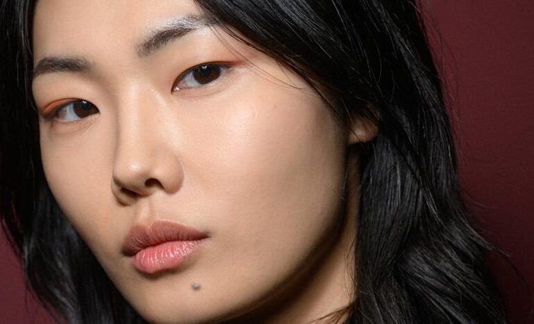 Los exfoliantes faciales que necesitas para un bronceado natural