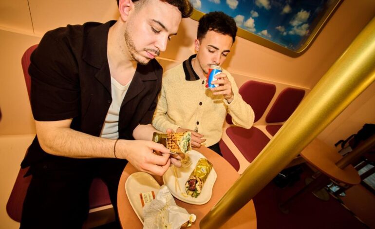 Así es el kebab de los Cañitas escondido en el vagón de metro de Mómö