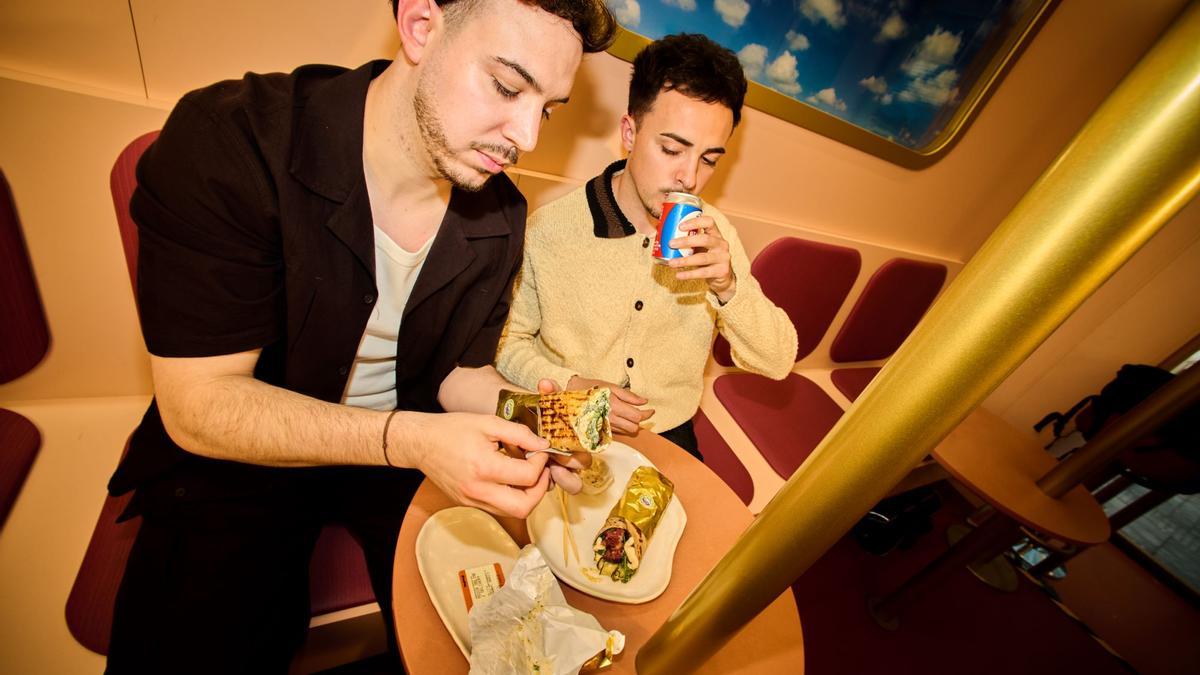 Así es el kebab de los Cañitas escondido en el vagón de metro de Mómö