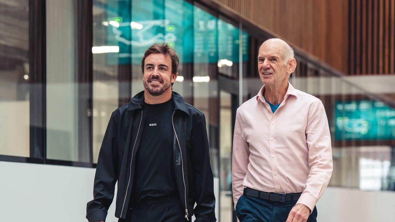 Alonso confirma que Newey no ha «tocado» el Aston Martin: «No depende de él…»