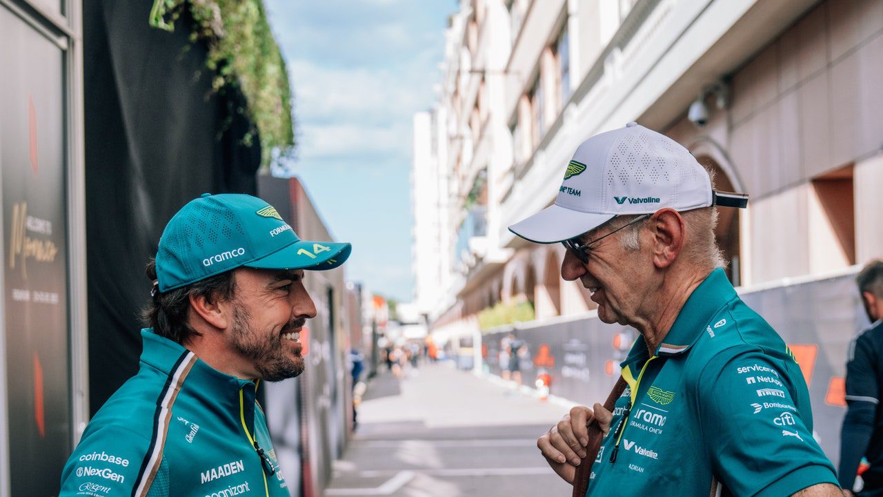 El detalle que Alonso ve en Adrian Newey y puede aupar a Aston Martin: «El resto de mortales…»