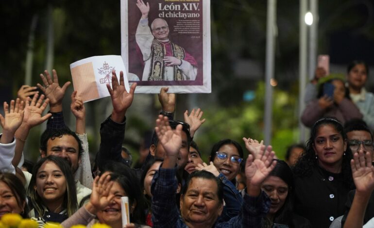 Perú celebra una misa multitudinaria en honor a León XIV y le pide que visite el país
