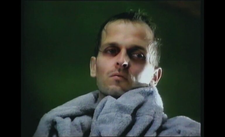 Una fotografía en el rodaje de una película avivó los rumores sobre que Miguel Bosé padecía sida en 1992: «Estaba caracterizado»