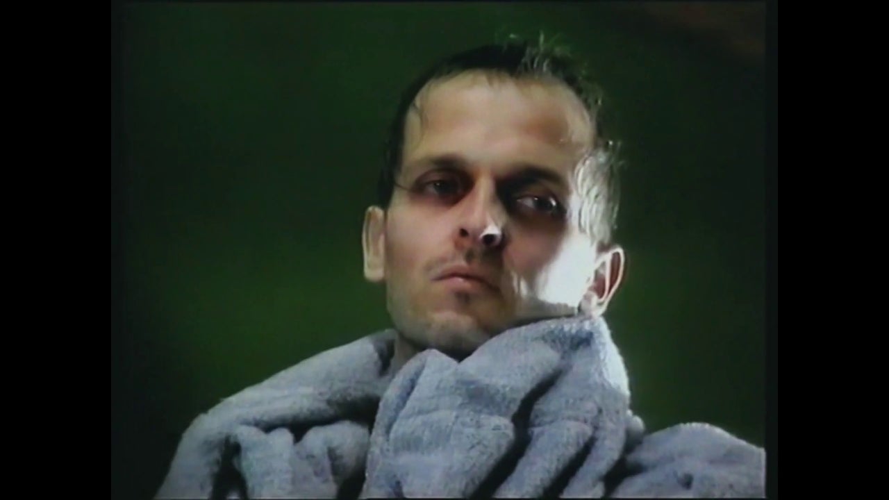 Una fotografía en el rodaje de una película avivó los rumores sobre que Miguel Bosé padecía sida en 1992: «Estaba caracterizado»