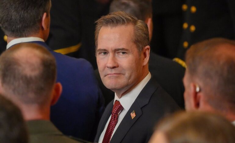 Trump aparta del Gobierno a su asesor Mike Waltz para nombrarlo embajador ante la ONU