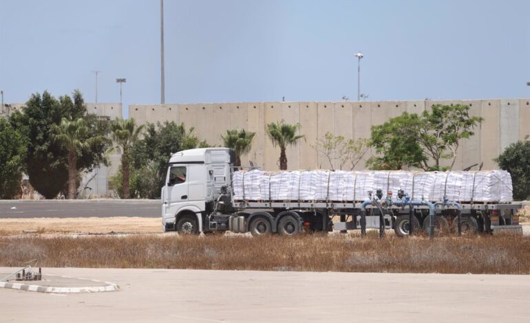 Israel informa de la entrada de 107 camiones con ayuda humanitaria en Gaza durante la jornada del domingo