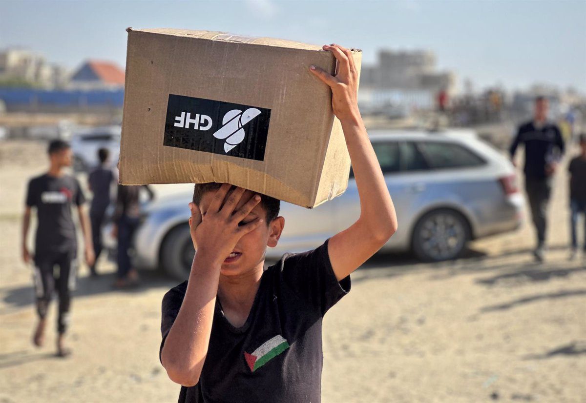 Las autoridades de Gaza denuncian que el Ejército de Israel ha matado a diez palestinos que recogían ayuda