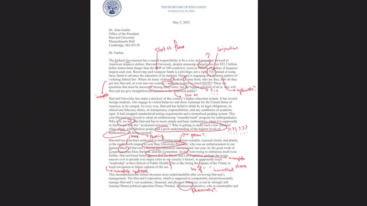 Frases incompletas, errores en los tiempos verbales… La secretaria de Educación de Trump manda una carta a Harvard llena de faltas