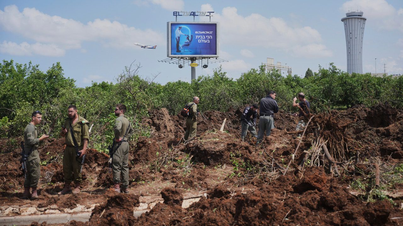Un proyectil hutí impacta por primera vez desde el inicio de la guerra en el aeropuerto de Tel Aviv