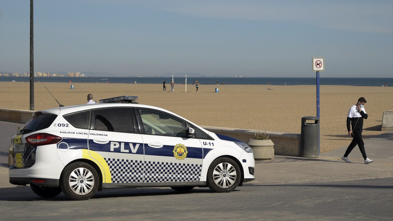 Cuatro detenidos por una agresión sexual en grupo a una chica en la playa de la Malva-rosa de Valencia