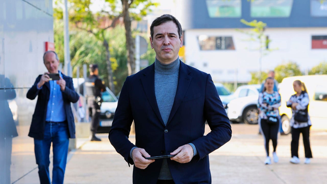 La jueza acelera el caso contra David Sánchez y le abre juicio oral junto al presidente de la Diputación de Badajoz